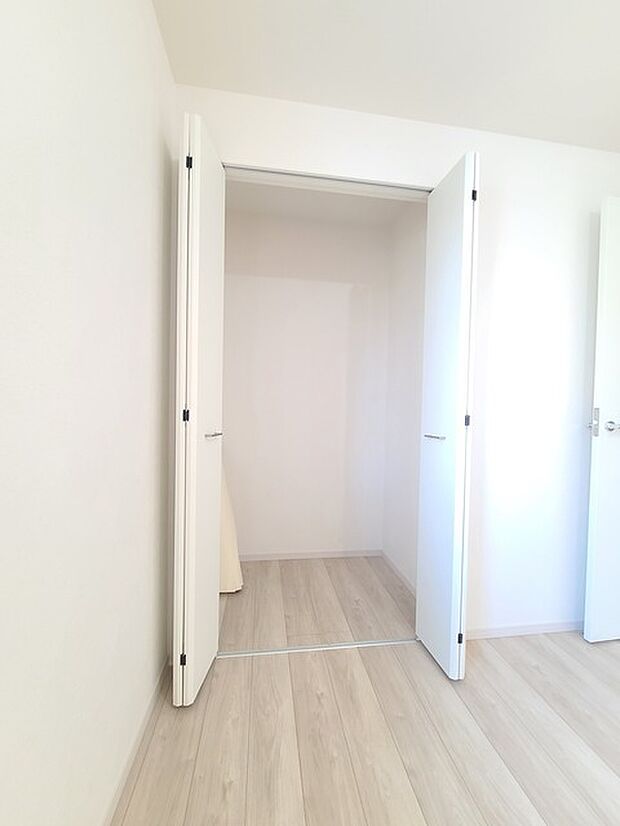 たっぷり収納で、お部屋の中はいつもキレイに片付きそうですね。