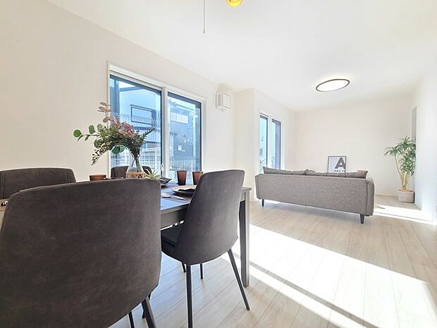 開放感と採光にこだわった広々LDK。