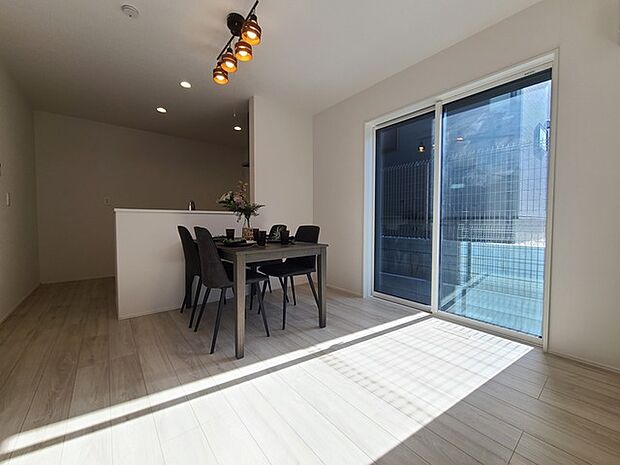 家族団らんの時間も増えそうなくつろぎのLDK。