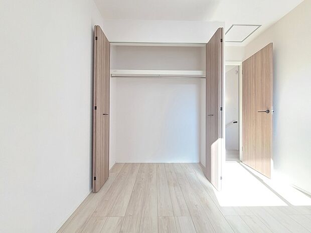 季節ごとの大物もしまえるたっぷりの収納スペース。