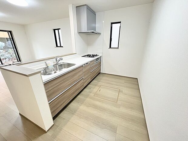 お子様と並んで料理をしても余裕のゆとりのキッチン