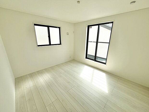 洋室は子供部屋にもちょうどいいサイズ感。