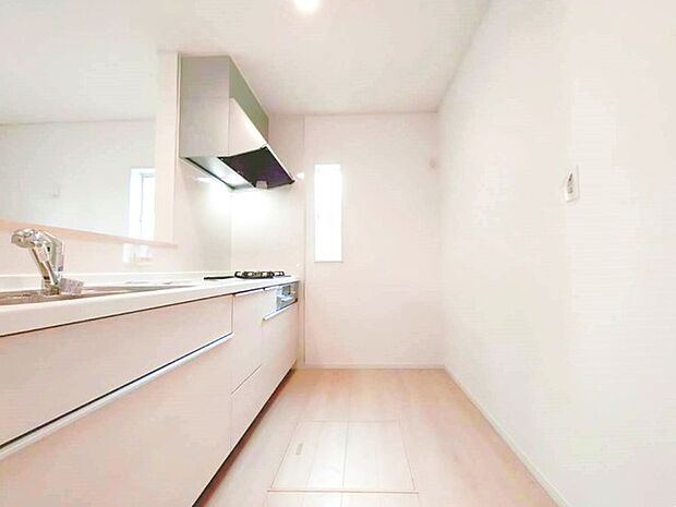 お子様と並んで料理をしても余裕のゆとりのキッチン