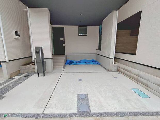 すっきりと整えられた空間が、住まいへの入り口として穏やかな日常の始まりを予感させてくれます。
