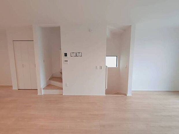無駄を削ぎ落としたシンプルな空間が、住まう方のライフスタイルを穏やかに彩ります。