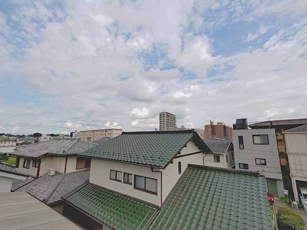 空が広く感じられる見晴らしの良い景色が、日々の暮らしに穏やかな開放感をもたらしてくれます。