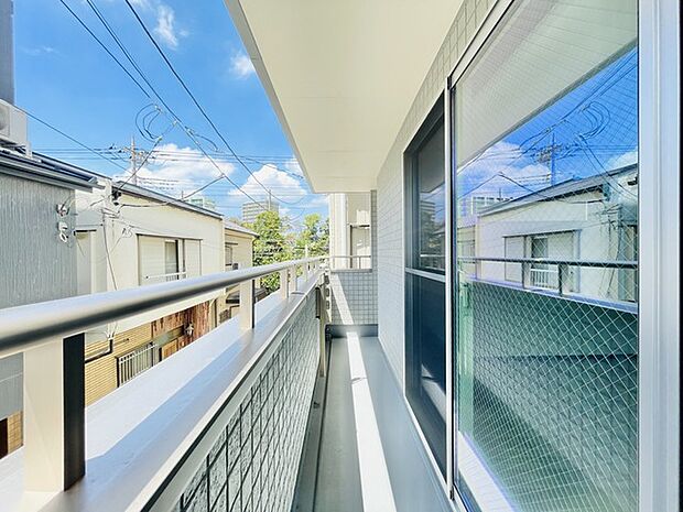 洗濯物を沢山干せるゆとりのバルコニー