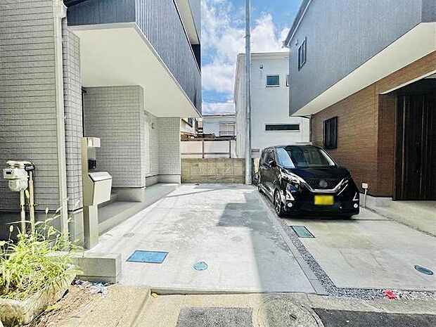 マイカースペースを1台分確保。現地で車幅と共にご確認ください。
