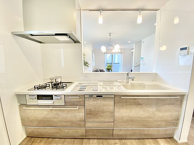 料理をしながらでもご家族との会話を楽しめる対面キッチン。