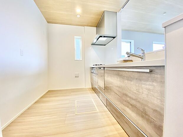 お子様と並んで料理をしても余裕のゆとりのキッチン