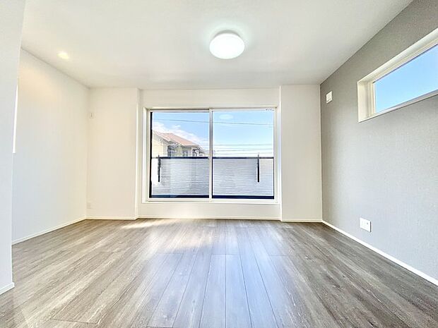 ご家族みんながゆったりくつろげる広々リビング。