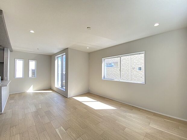 穏やかな光が満ちる、心地よい広がりを感じる空間