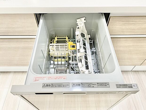 省エネ ・ 衛生的な食器洗乾燥機付。