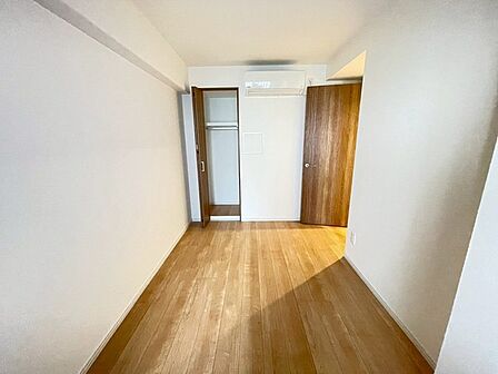 木の温もりを感じる、穏やかな空間 
