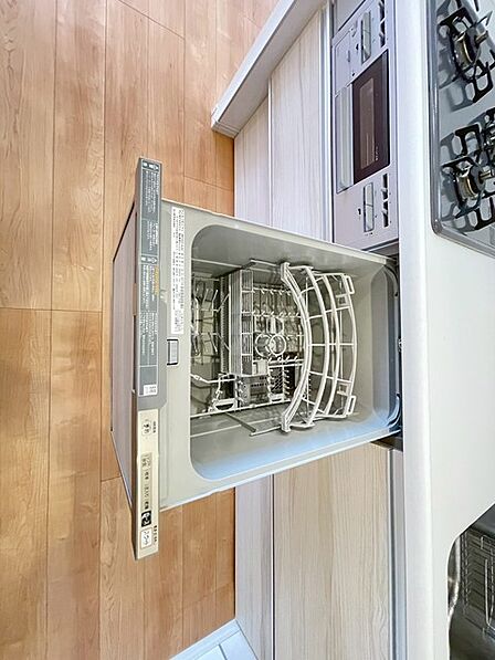 省エネ ・ 衛生的な食器洗乾燥機付。 