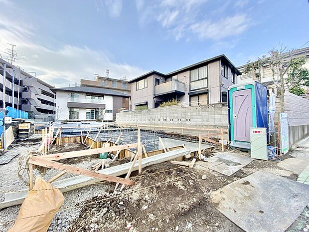 JR京浜東北・武蔵野線「南浦和」駅東口徒歩1分、提携駐車場もあります。エステート白馬南浦和店までお気軽にお問い合わせください。