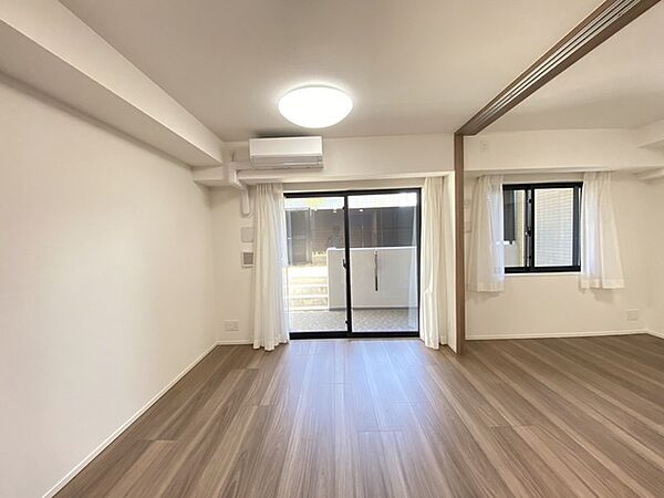 広々とした空間が、穏やかな日常を彩る邸宅。