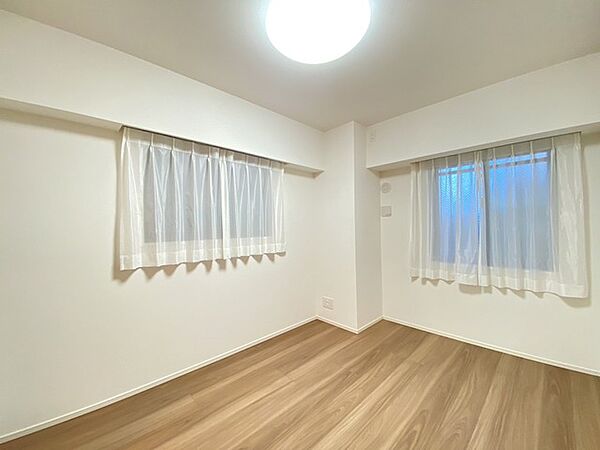 柔らかな光が満ち、心地よい広がりを感じさせる空間。