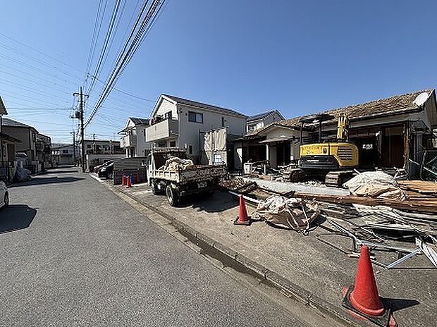 前面道路含む外観