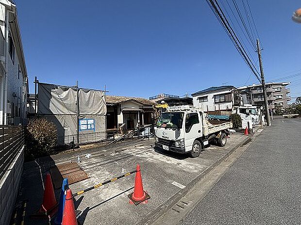 前面道路含む外観