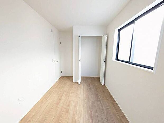 たっぷりの陽光に包まれる明るい住まい。