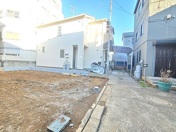 前面道路含む現地写真(西→東)