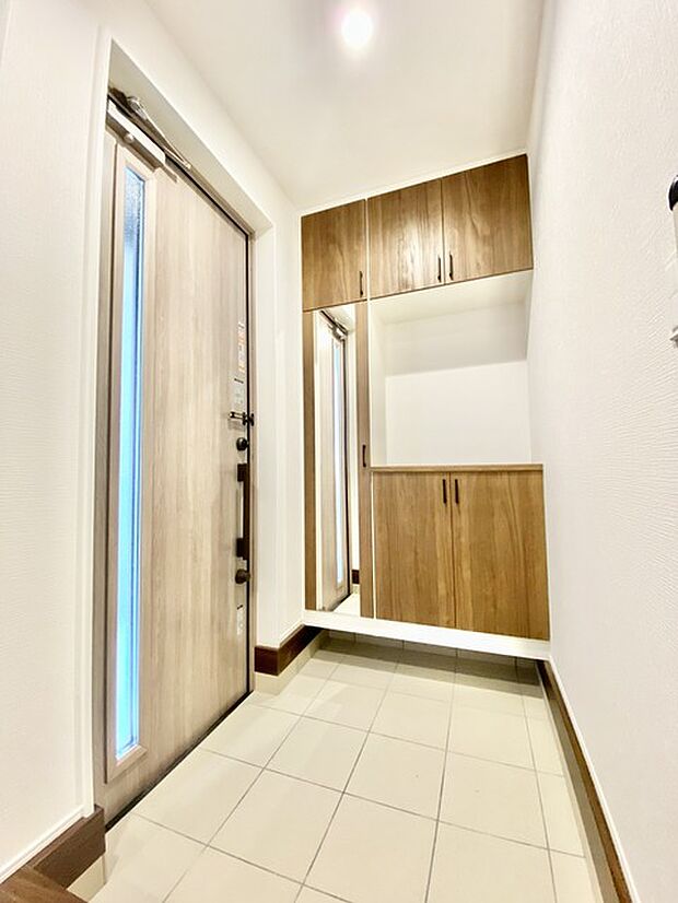 玄関をスッキリ整理。いつも気持ち良く使える玄関収納ボックス付き。