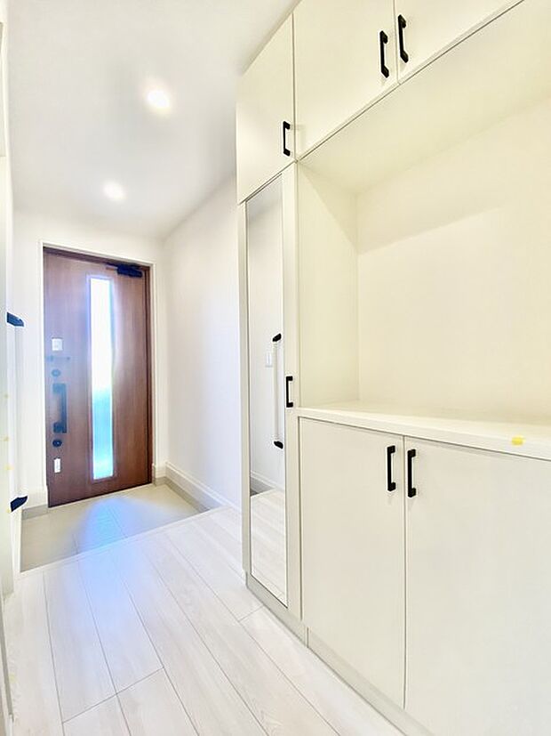 玄関をスッキリ整理。いつも気持ち良く使える玄関収納ボックス付き。