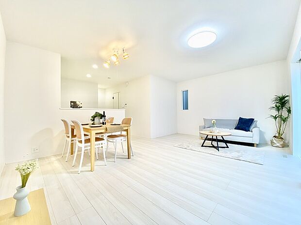 開放感と採光にこだわった広々LDK。