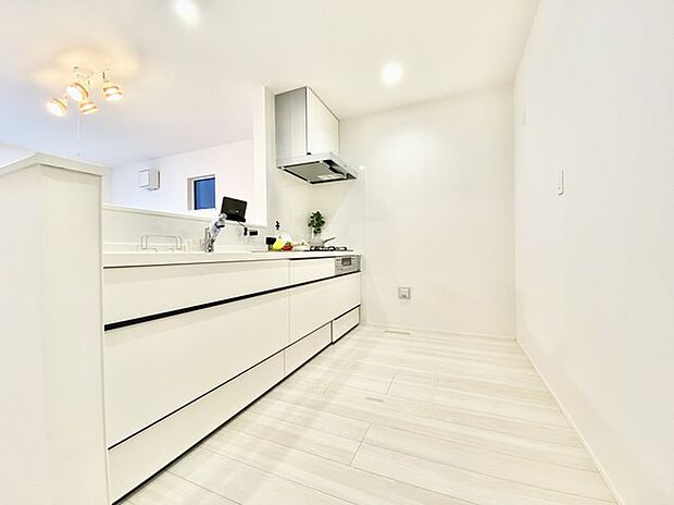 お子様と並んで料理をしても余裕のゆとりのキッチン