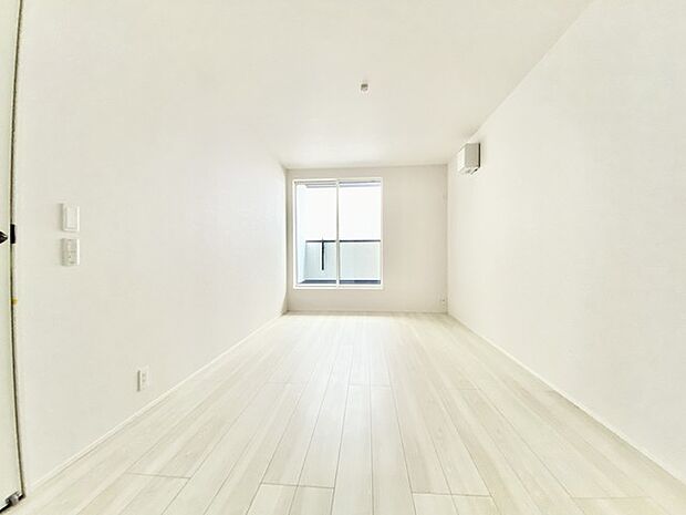 たっぷりの陽光と、心地よい風が舞い込みます。