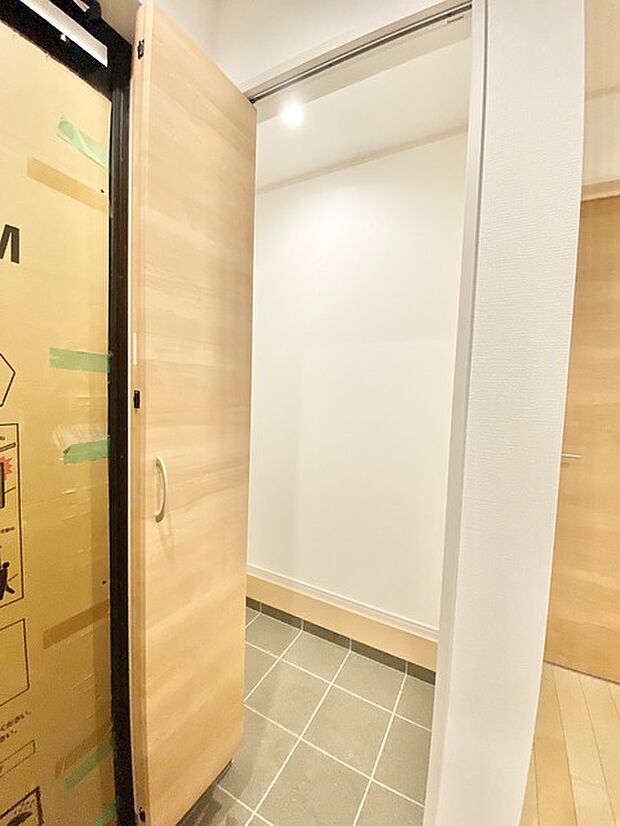 玄関横土間収納スペース