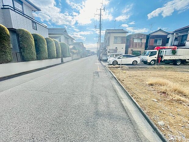 前面道路含む外観