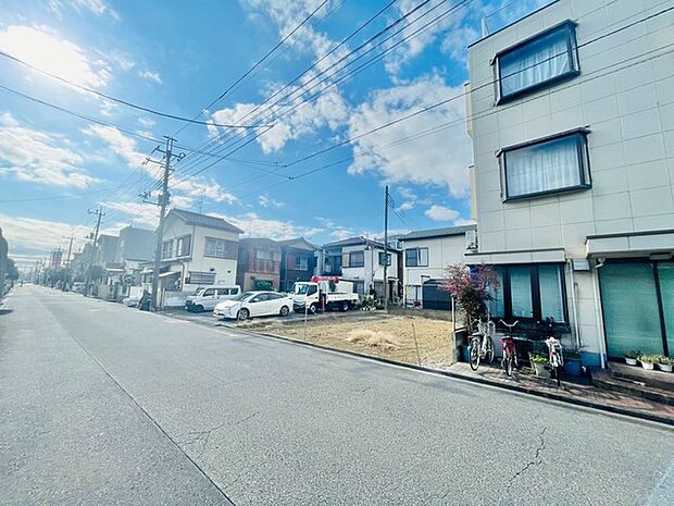 前面道路含む外観