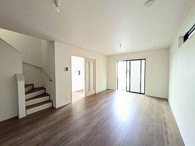 家族の動線が分かりやすいと定評のあるリビングイン階段を採用したプラン。