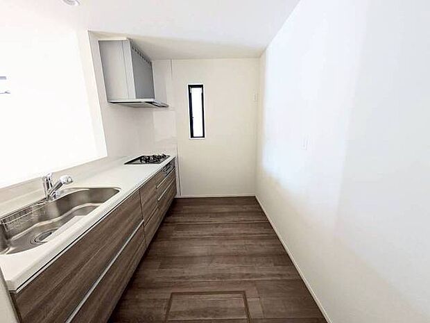 ご家族を近くに感じられる対面キッチン。