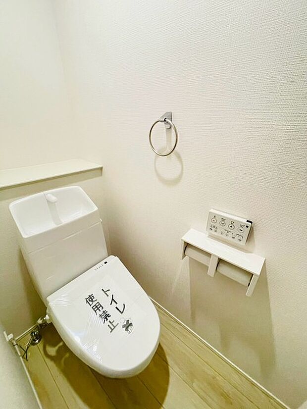 清潔感のある色味で統一された、無駄のないシンプルな空間が日常に静かな安らぎをもたらします。