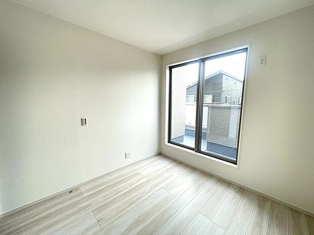 洋室は子供部屋にもちょうどいいサイズ感。