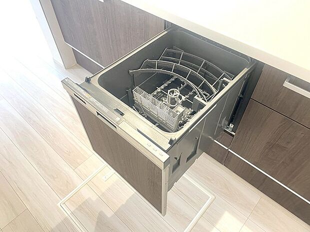 省エネ ・ 衛生的な食器洗乾燥機付。