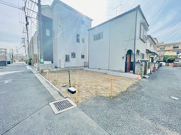 風通しや日当たりに優れる角地の物件です。現地にて開放感をご確認ください。