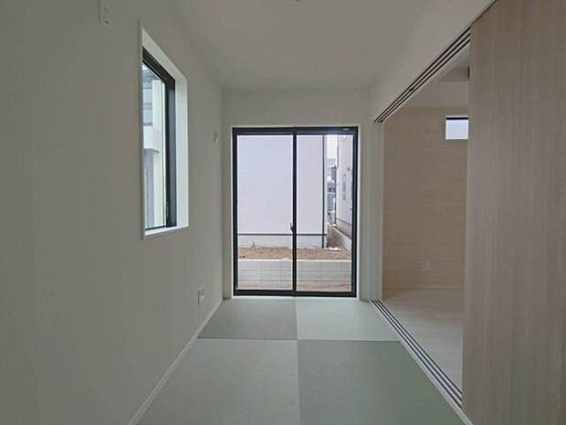 無駄を削ぎ落としたシンプルな空間が、穏やかで静かな日々の営みを心地よく包み込みます。