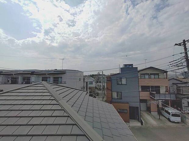空が広く感じられる見晴らしの良いロケーションは、日常に心地よい開放感をもたらしてくれます。