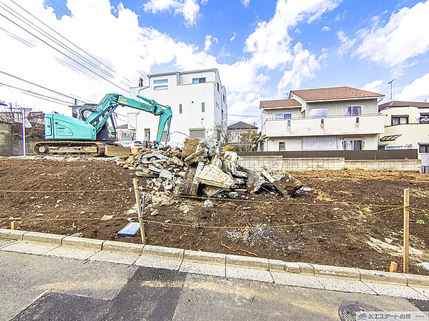 2区画正面 公道から(瓦礫は撤去予定)