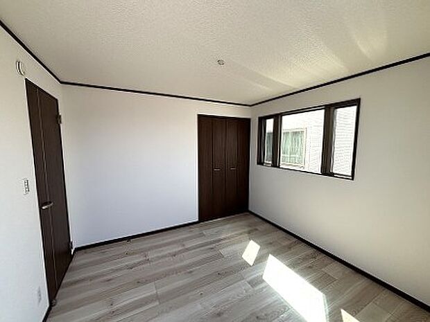 穏やかな光が、落ち着きあるひとときをもたらします