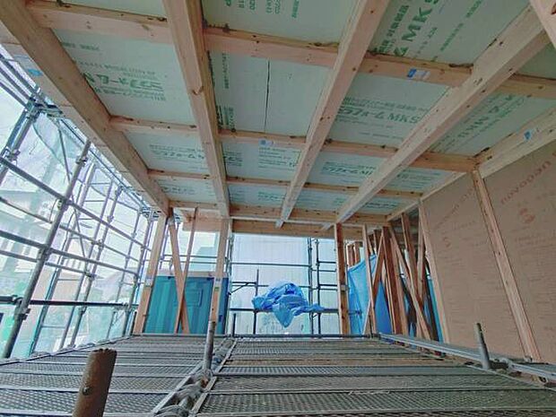 内観写真建築中