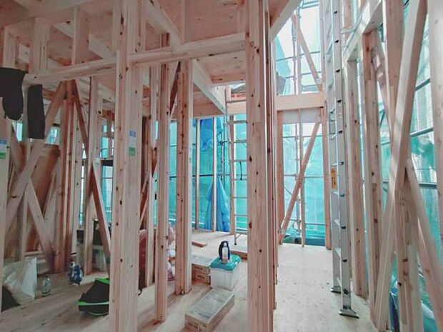 内観写真建築中