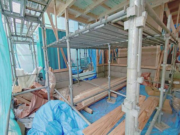 内観写真建築中