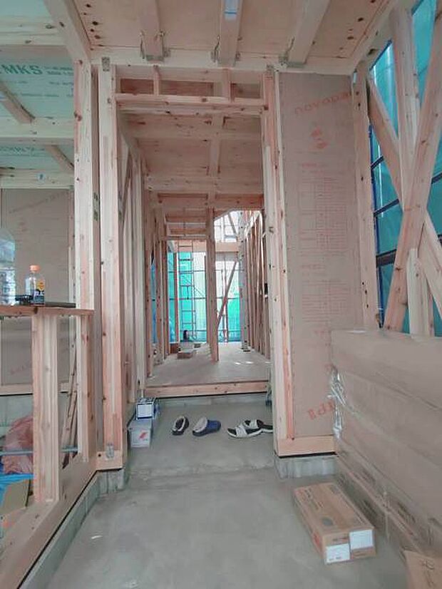 内観写真建築中