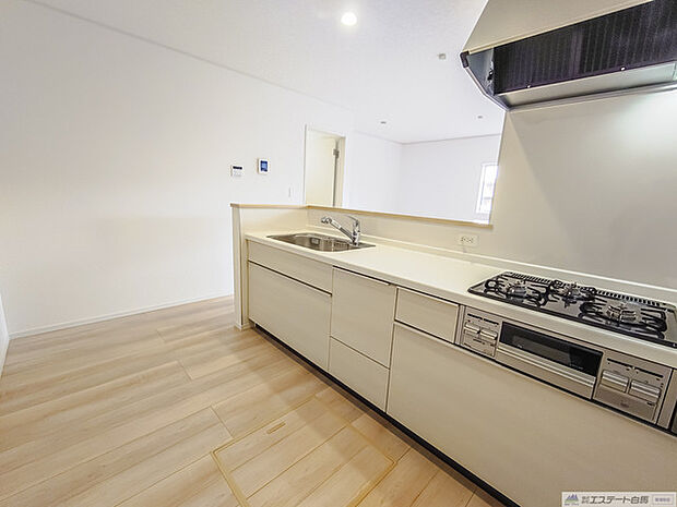 料理をしながらでもご家族との会話を楽しめる対面キッチン。