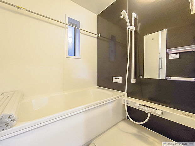 心地よい寛ぎを演出する、落ち着いたバスルーム